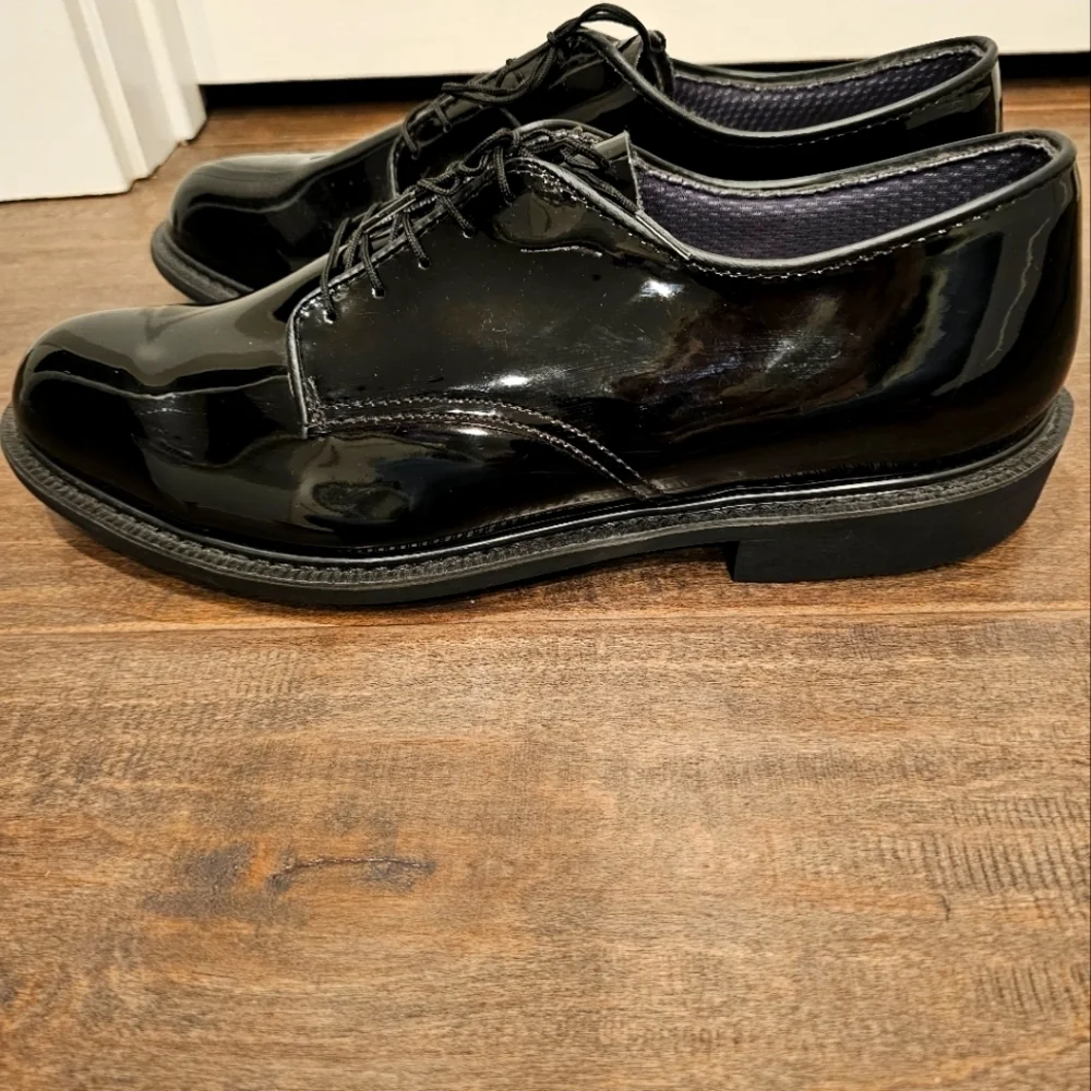 Vibram Capps - Black High Gloss Men' Shoes (NWOT) Size US 11.5D